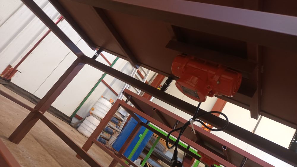 Masa de vibrat placi de gard. Masa vibranta