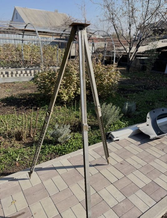 Продам треногу раздвижную