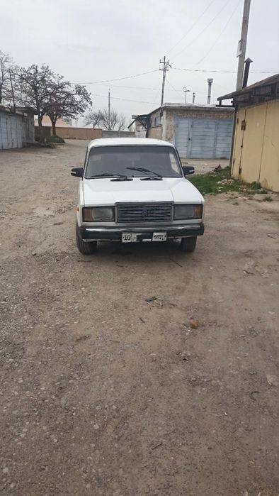 Ҳолати яҳши иши йук 2000 йил гази йук 5 тали каробка