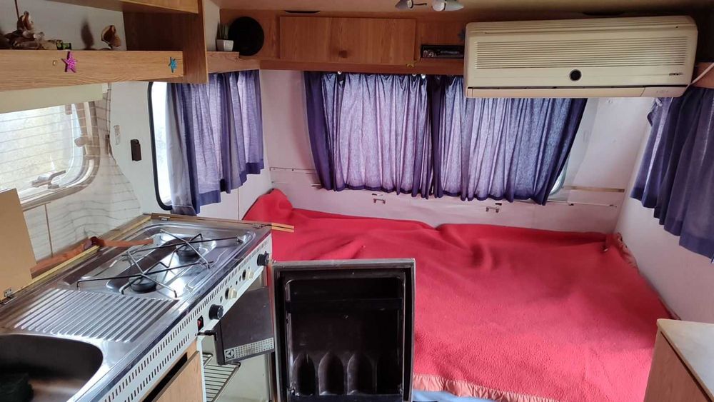 Каравана KIP 4 места 4.3м | Климатик | Солар | Хладилник | Без течове