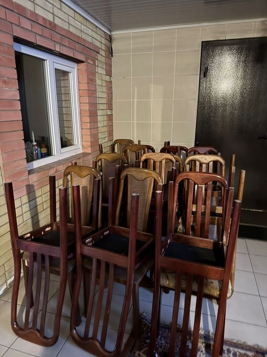 Продам мягкие стулья.