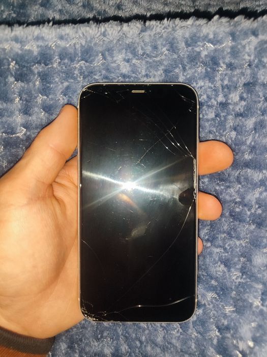 Продам срочно 11 айфон