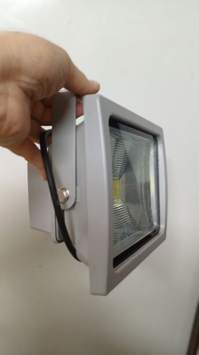 Vand proiector LED V-TAC 30W (VT-4730), nou la cutie.