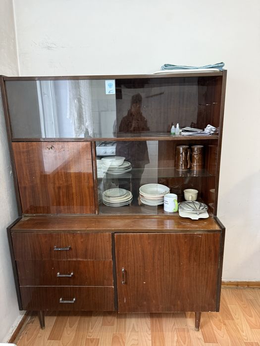 Сервант б/у отдам , самовывоз