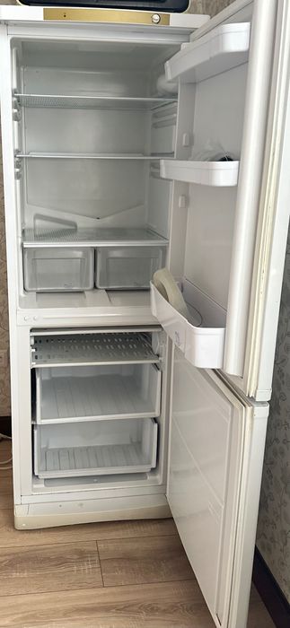 Холодильник-морозильник Indesit