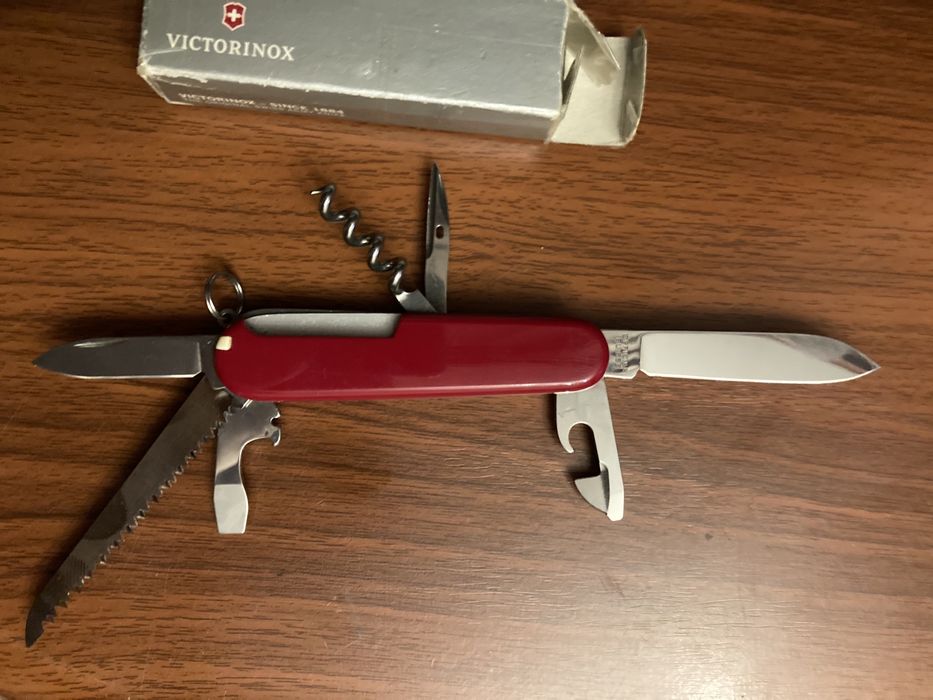 Мультитул Victorinox ножик