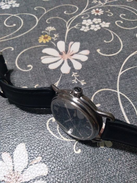 Наручные часы швецарский