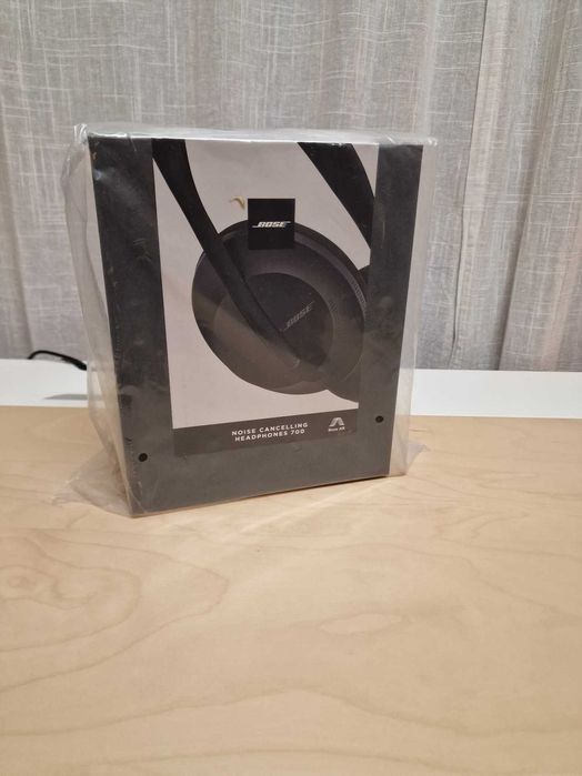 Bose 700 Noise Cancelling Headphones (Чисто нови, неразопаковани)