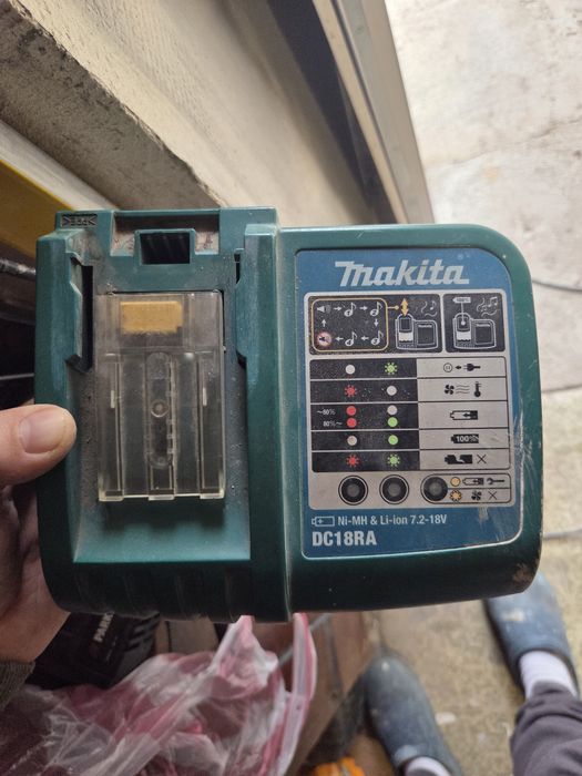 Vand încărcător makita