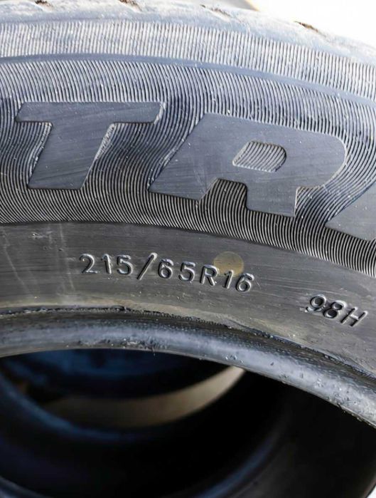Один баллон Triangle 215/65/16 по 8000т.