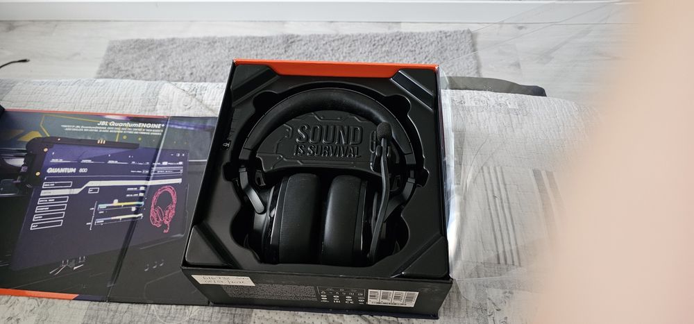 Casti jbl quantum 800