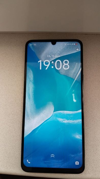 Продам смартфон Vivo y04