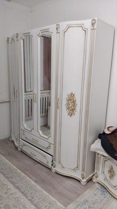 Шкаф гарнитур, тумба айнасымен