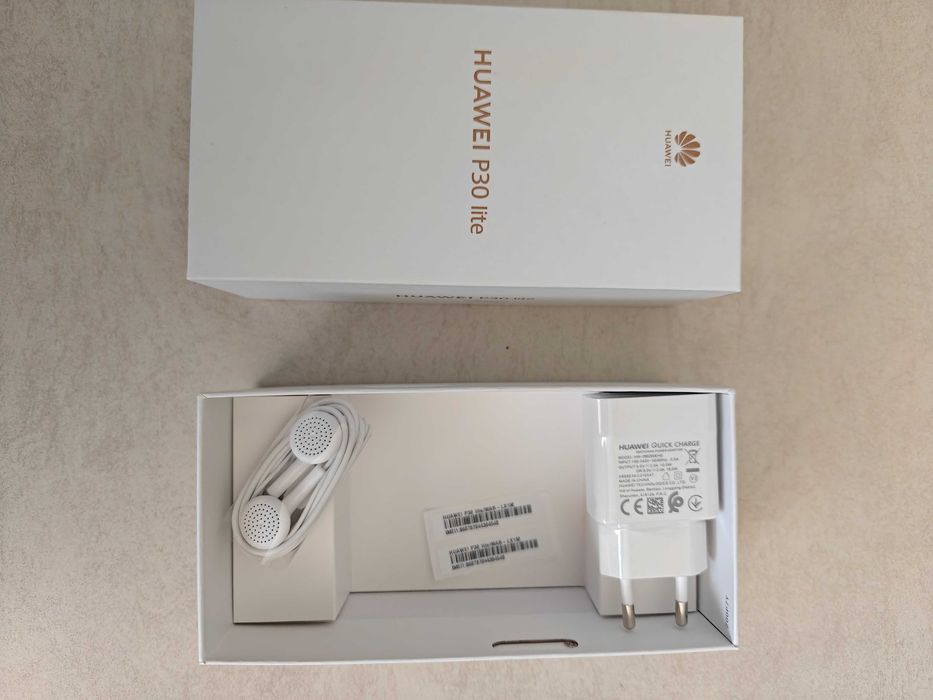 Продавам Смартфон Huawei P30 light, комплект с нови протектори