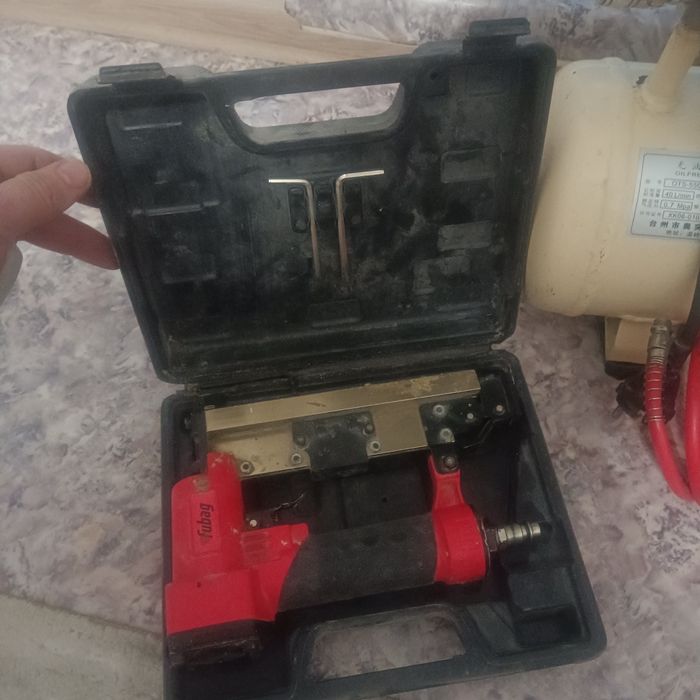 Продам компрессор и нейлер