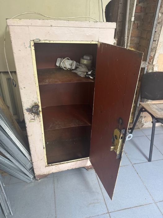 Продам металлический сейф