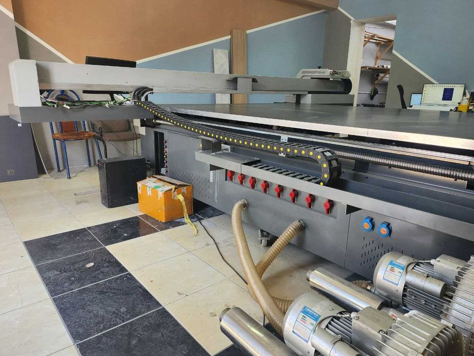 Готовый бизнес. УФ принтер планшетный 200х300см