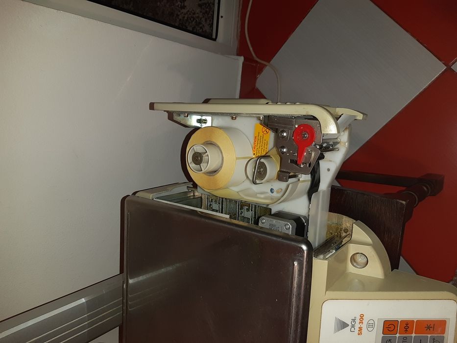 Cantar magazin cu eticheta