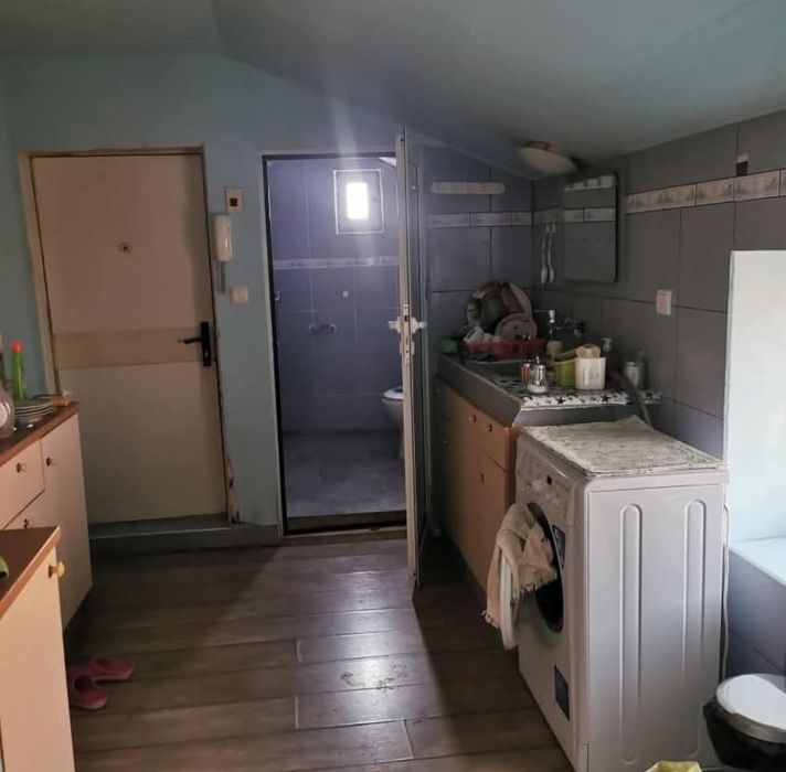 Етаж от къща и дворно място