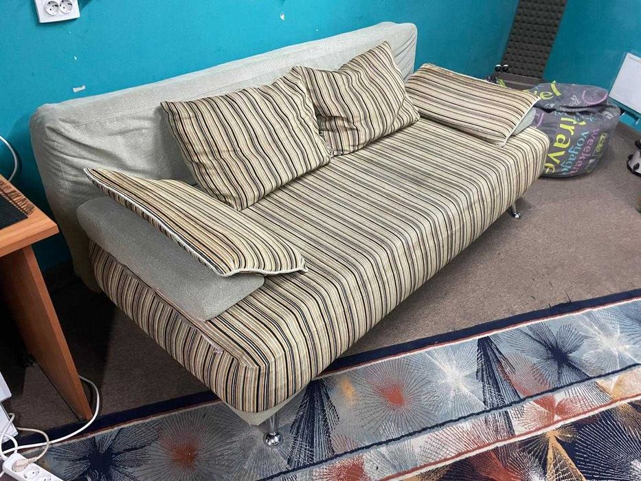 Самый Обычный, хороший диван