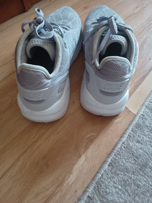 Дамски маратонки найк оригинални