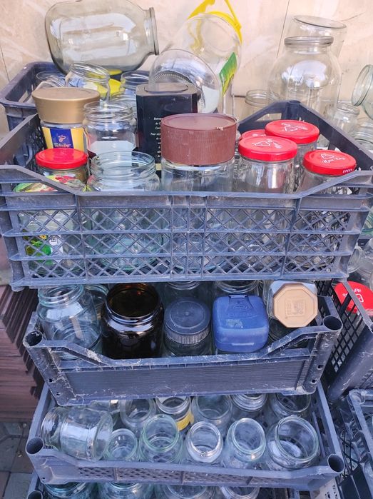 Банки стеклянные и бутылки