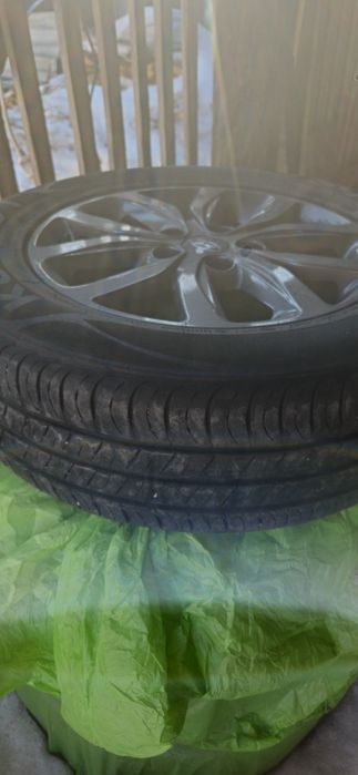 Продам  комплект резины с дисками