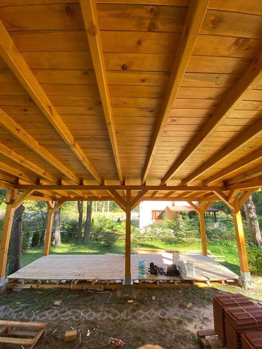 Изграждаме дървени навеси, плажни барове, подиуми, беседки, парапети.