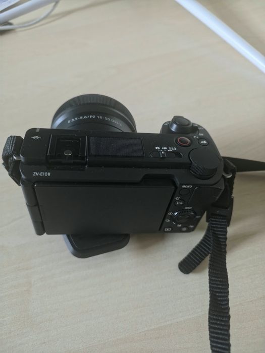 Sony ZV-E10 II + 16-50mm OSS II, cumpărată F64 în 2026, garanție valabilă, stare foarte bună. 3.900 lei negociabil. București/Bragadiru.