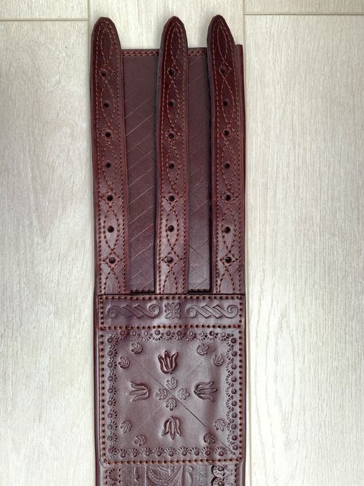 Brâu (chimir)cu model bătut manual pe piele