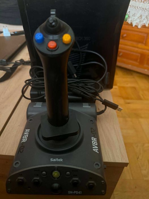 Xbox 360 Slim + 2 Джойстика + Saitek Flight Stick + Игри