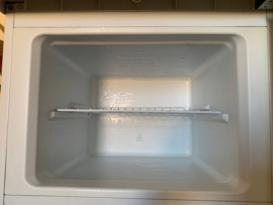 Artel холодильник сотилади