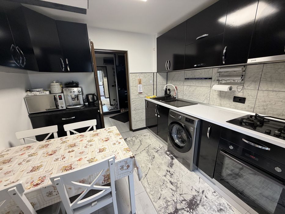 Vand apartament 2 camere + Garaj