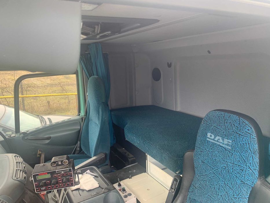 Camion dezapezit DAF CF 480