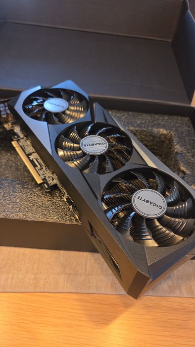 Placă video Gigabyte GeForce RTX 3070 GAMING OC 8GB GDDR6, 256-bit