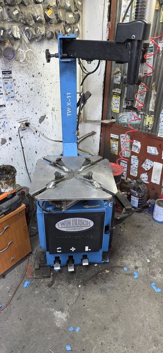 Машина Монтаж демонтаж на гуми  950 евро