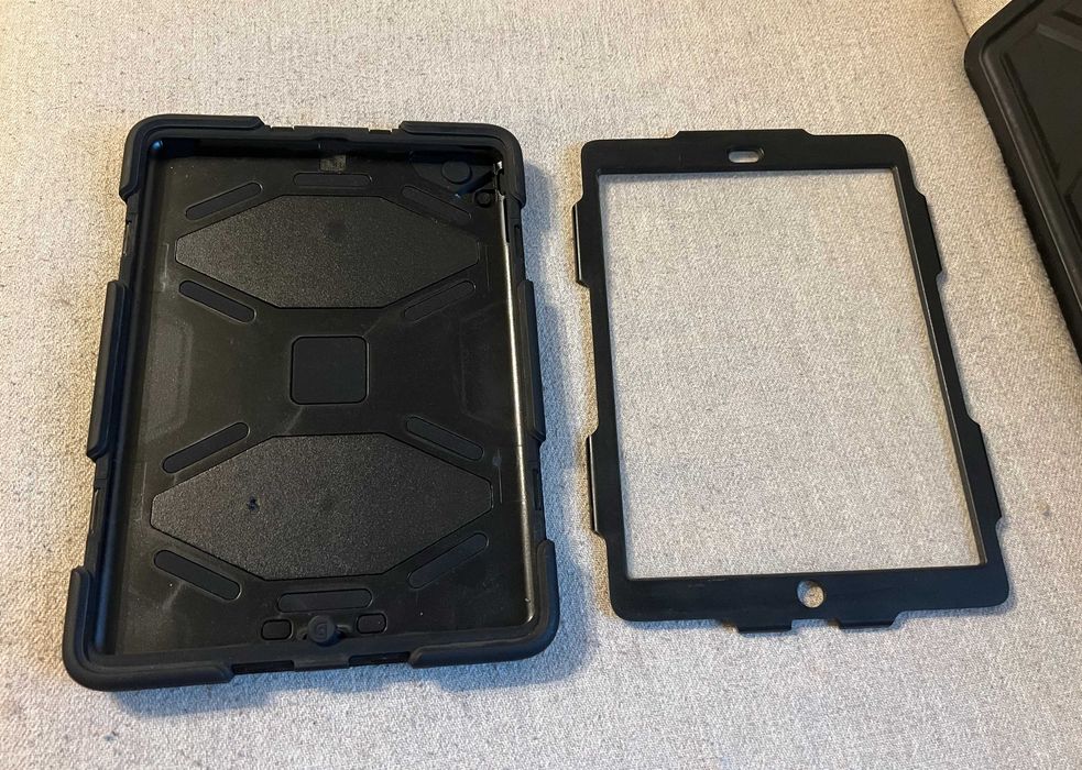 Husă Griffin Survivor rezistentă pentru Apple iPad 9.7 2017 - 2018