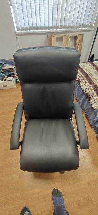 Мениджърски офис стол