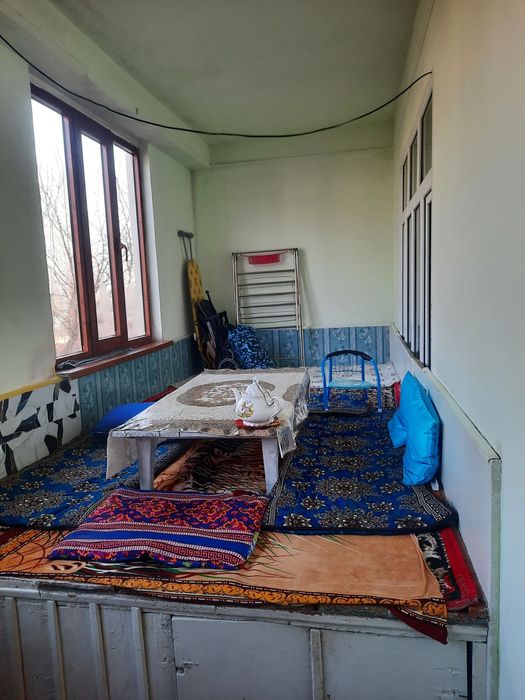 Uy sotiladi Gulistondan