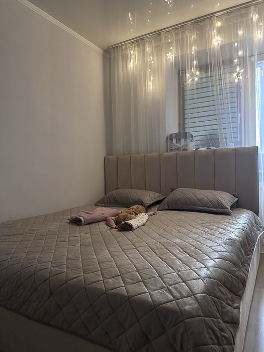 Двуспальная кровать