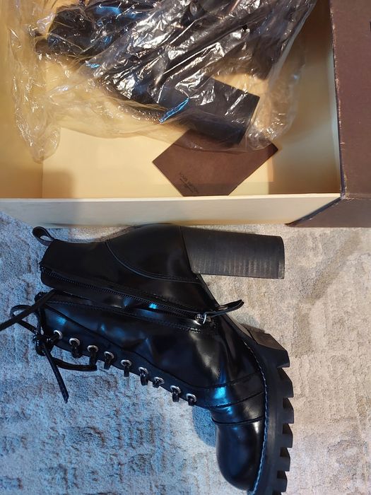 Срочно продам женские ботильоны