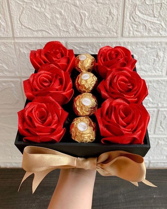 Tort din dulciuri ambalate