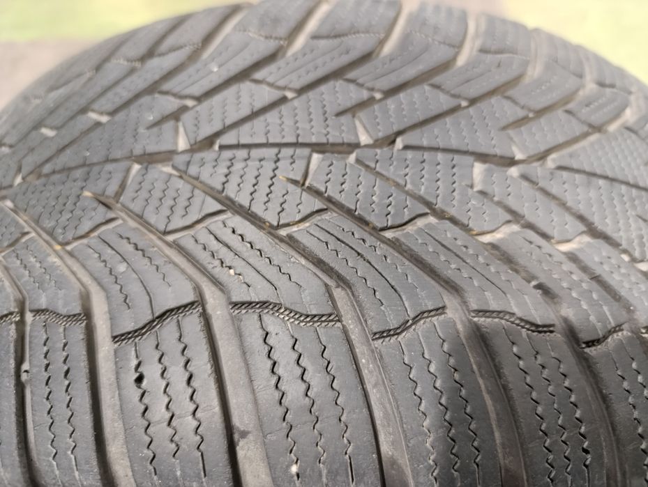 Зимни гуми Kumho 245/40/18 dot 2024