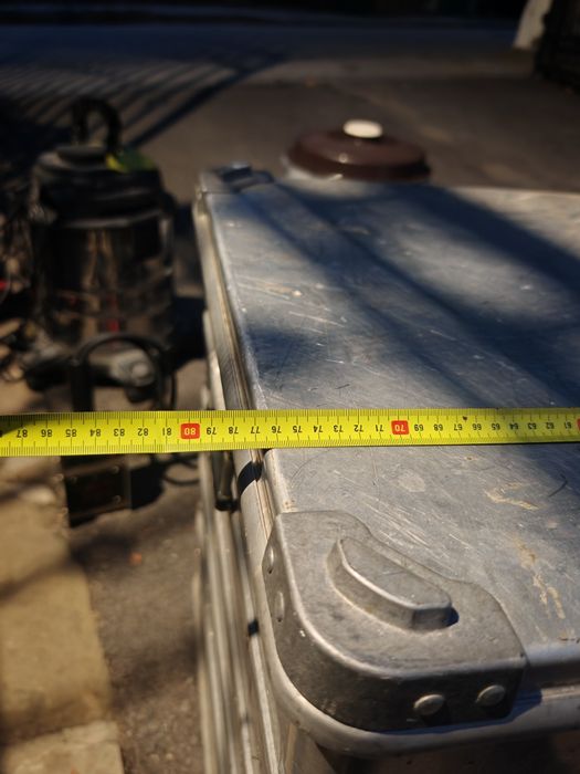 Продавам уникален алуминиев куфар