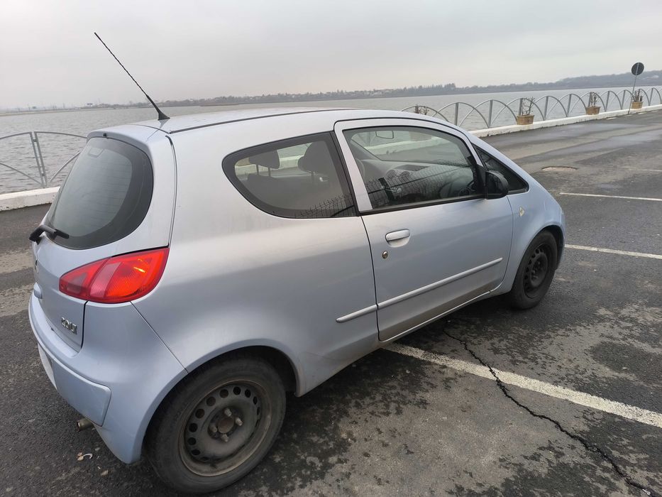 Mithubishi Colt  3 usi albastru ,benzina 1,4