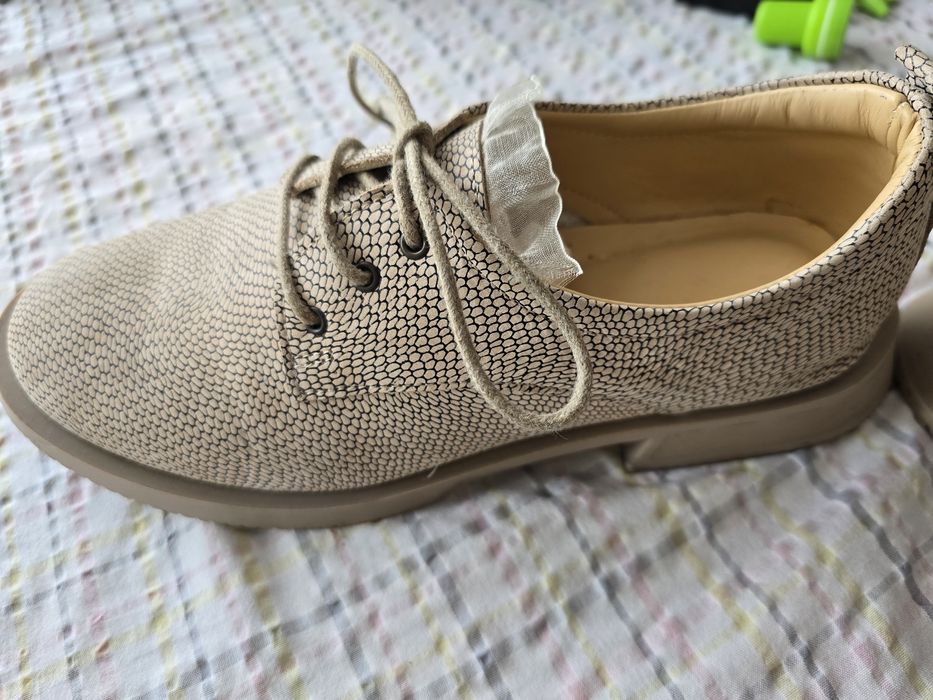 Нови обувки български, отговарят на 38