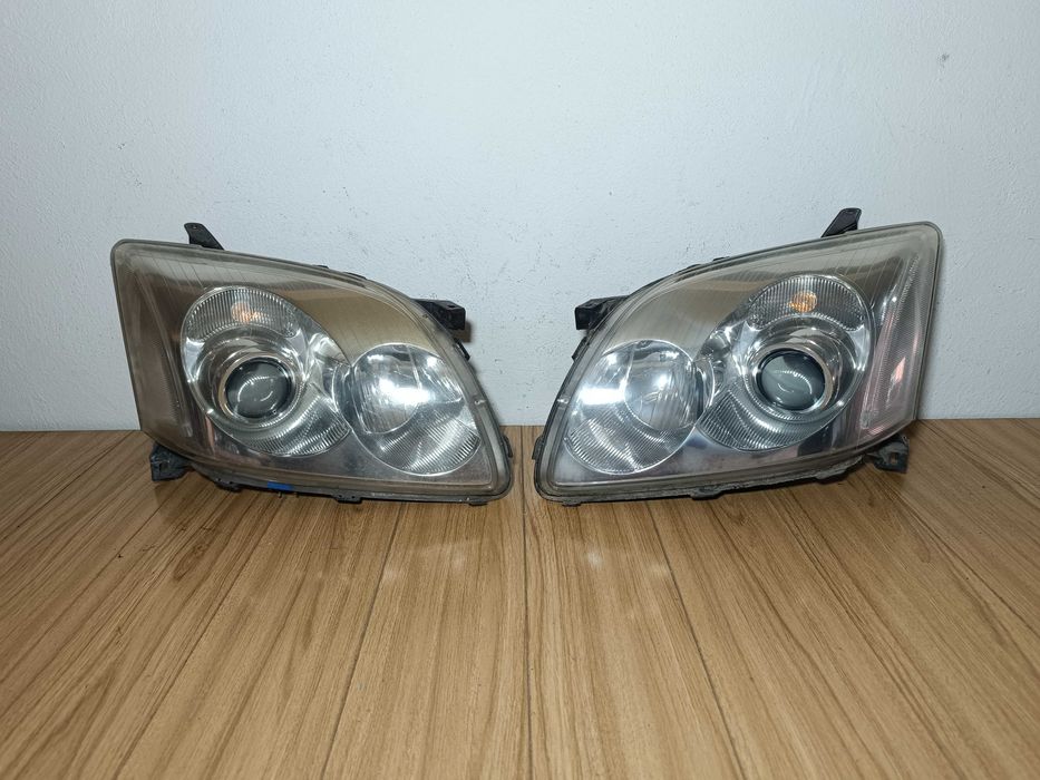 Фары 2шт XENON Toyota Avensis T250 Дорест 02-06г Тойота Авенсис Т250
