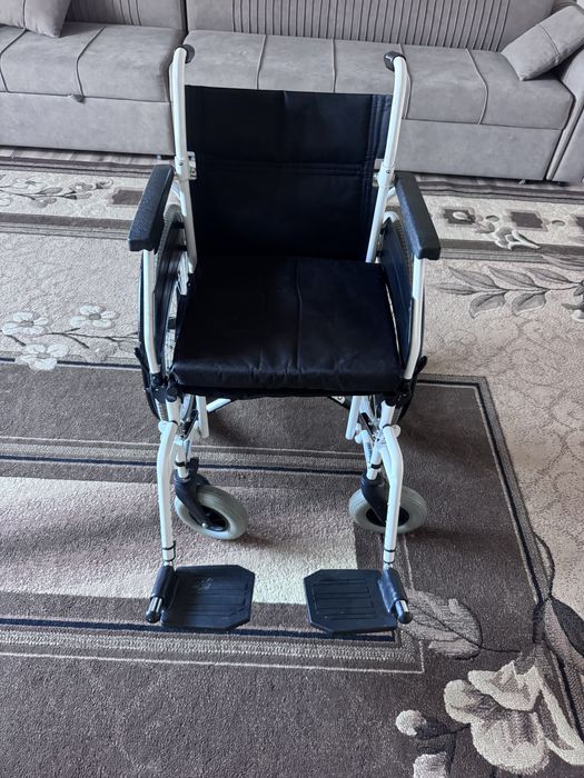 Продам инвалидную коляску
