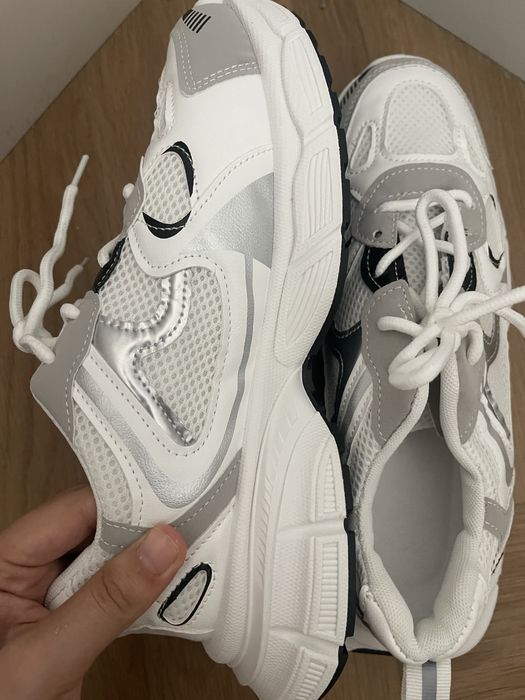 кроссовки женские белые(новые)