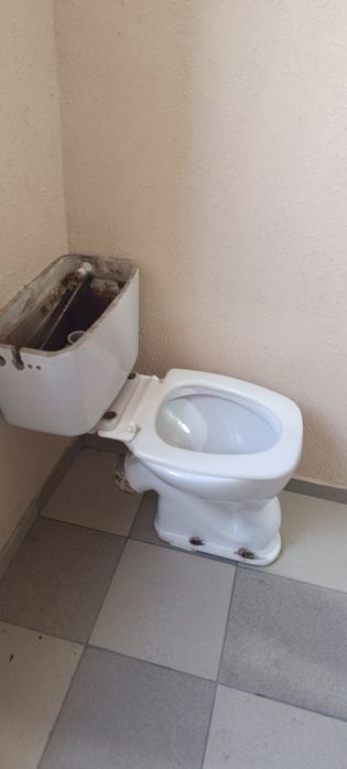 Отдам даром УНИТАЗ И БАЧОК Срочно